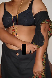 Indian Juicy Mature Aunty Aruna Saree Stripped Naked