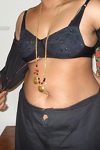 Indian Juicy Mature Aunty Aruna Saree Stripped Naked