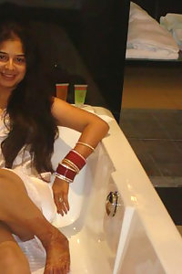 Porn Pics Newly Married Indian Bhabhi Bathroom Pics Leaked