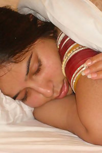 Porn Pics Newly Married Indian Bhabhi Bathroom Pics Leaked