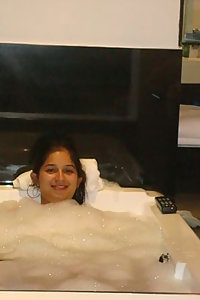 Porn Pics Newly Married Indian Bhabhi Bathroom Pics Leaked