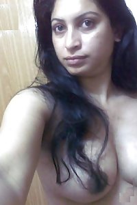 Porn Pics Hot Indian Aunty Shivani Taking Nude Selfies