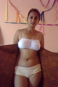 Indian girls posing naked on camera