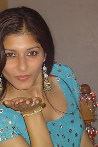 Pakistani model exposing their hidden jewels