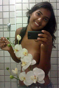 Indian girl capturing her naked pics in shower