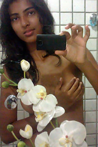 Indian girl capturing her naked pics in shower