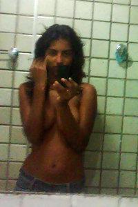 Indian girl capturing her naked pics in shower