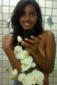 Indian girl capturing her naked pics in shower