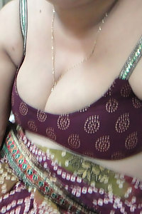 Porn Pics Horny Indian Rajni Showing Milky Boobs