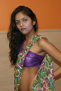 Divya ek hindustani kuri showing herself off on camera