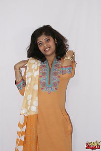 Indian Babe Rupali chaning her traditional indian outfits