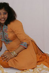 Indian Babe Rupali chaning her traditional indian outfits