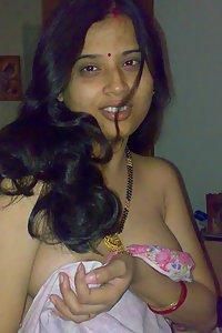 Porn Pics Desperate Indian Bhabhi Shraddha Saree Stripped Nude