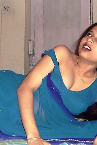 Porn Pics Desperate Indian Bhabhi Shraddha Saree Stripped Nude