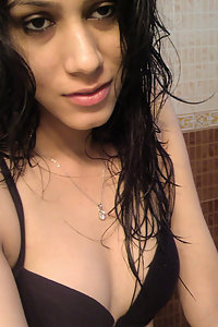 Porn Pics Sweet Indian Babe Natasha Taking Her Nude Selfies
