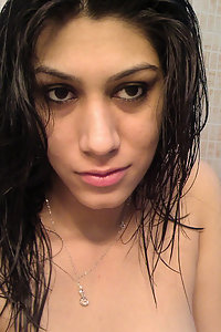 Porn Pics Sweet Indian Babe Natasha Taking Her Nude Selfies