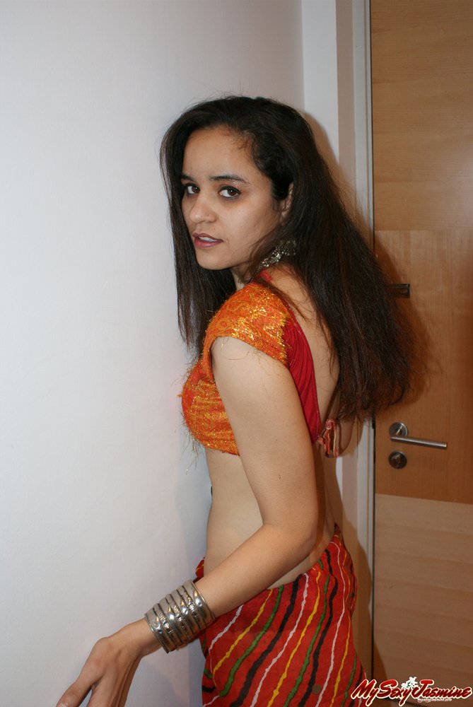 Jasime in traditional Indian ghagra cholie and dancing - Indian Porn Photos