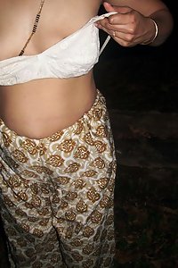 Indian wife exposing her juicy boobs on camera