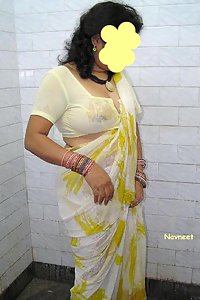 Indian Hot Babe Sajeeda Wet Naked In Bathroom