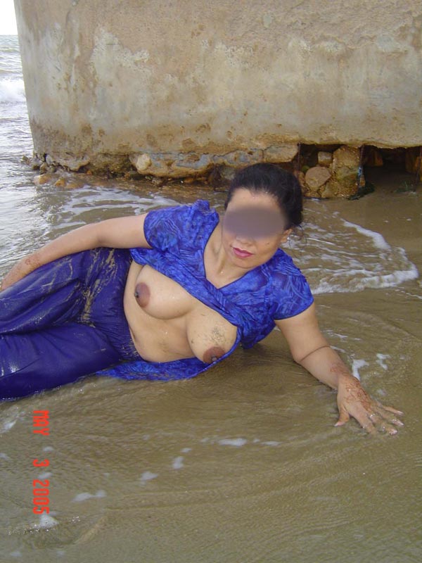 600px x 800px - Porn Pics Hot Indian Aunty Maleha Boob Show On Beach - Indian Porn Photos
