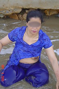 Porn Pics Hot Indian Aunty Maleha Boob Show On Beach