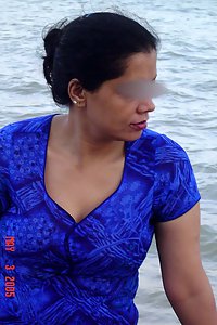 Porn Pics Hot Indian Aunty Maleha Boob Show On Beach