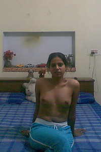 Indian Sex girls posing naked on camera