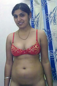 Indian girls posing naked on camera