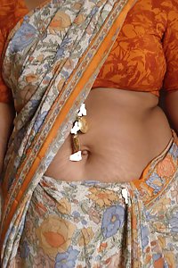 Porn Pics Homely Indian Wife Deepa Sexy Ass Show