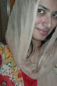 Indian Muslim Porn - Porn Pics Sexy Indian Muslim Girl Taking Nude Selfies - Indian Porn Photos