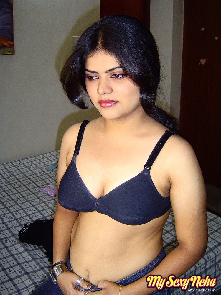 Neha Nair Sex Photos - Sexy neha nair in bedroom showing her assets off - Indian Porn Photos