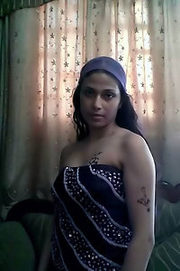 Indian gf posing on camera in sexy outfits