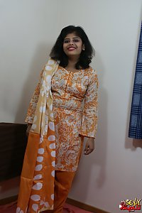 Indian Babe Rupali ek hindustani kuri in traditional indian outfits