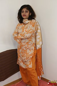 Indian Babe Rupali ek hindustani kuri in traditional indian outfits