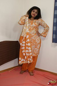 Indian Babe Rupali ek hindustani kuri in traditional indian outfits