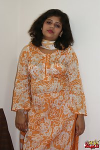 Indian Babe Rupali ek hindustani kuri in traditional indian outfits