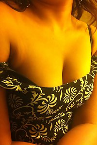 Porn Pics Hot Indian Girl Showing Cleavages And Tits