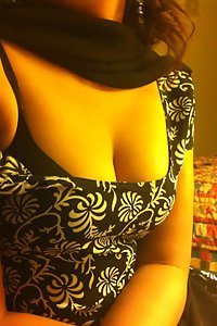 Porn Pics Hot Indian Girl Showing Cleavages And Tits