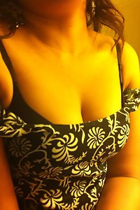 Porn Pics Hot Indian Girl Showing Cleavages And Tits