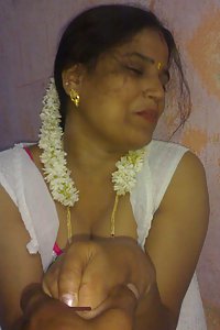 Karnataka Sexy Wife Tridhara White Saree Naked