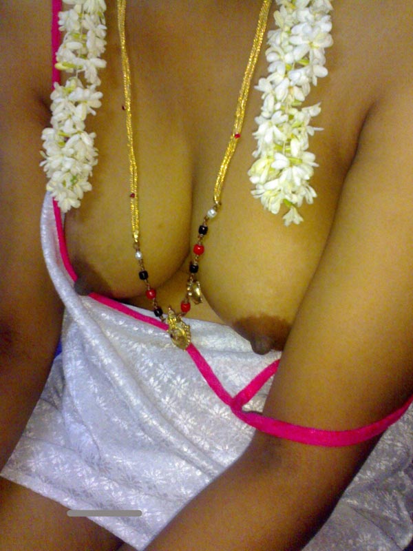 600px x 800px - Karnataka Sexy Wife Tridhara White Saree Naked - Indian Porn Photos