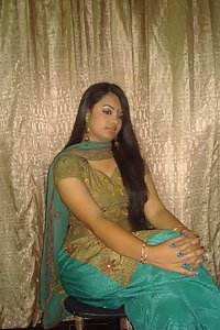 Sexy juicy Indian girl giving sexy poses before she gets naked