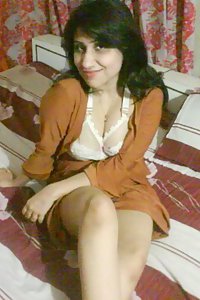 Porn Pics Indian Bhabhi Sona Saree Stripping Naked