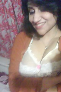 Porn Pics Indian Bhabhi Sona Saree Stripping Naked
