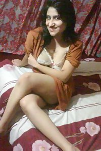 Porn Pics Indian Bhabhi Sona Saree Stripping Naked