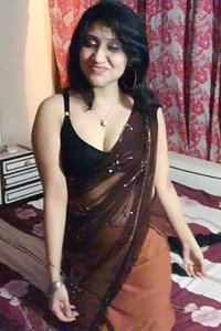 Porn Pics Indian Bhabhi Sona Saree Stripping Naked