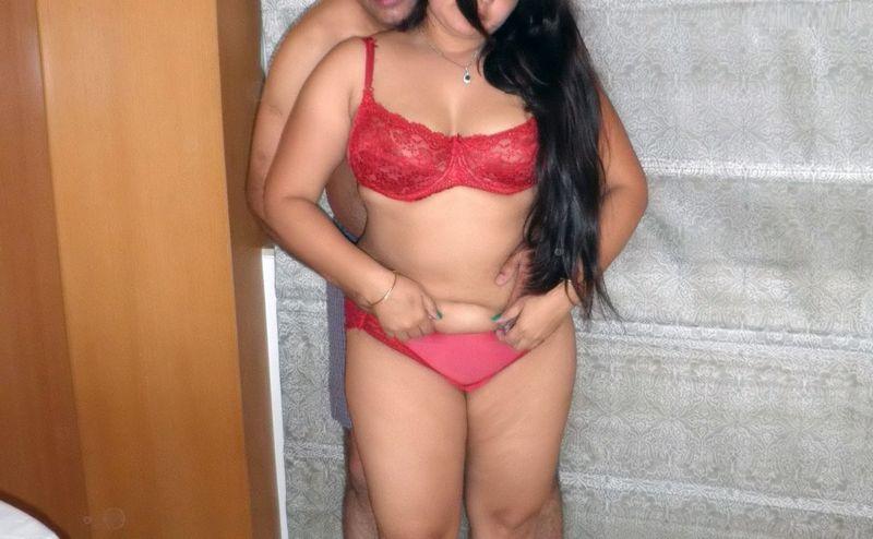 Indian Amateur couple fucking in bedroom - Indian Porn Photos