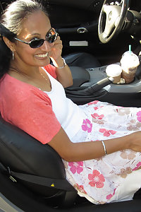 Porn Pics Indian Mature Aunty Showing Pussy In Car