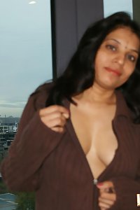 Indian Babe Kavya chaning her night dress after waking up in morning