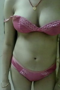 Porn Pics Busty Indian Girl Praveena Posing Nude